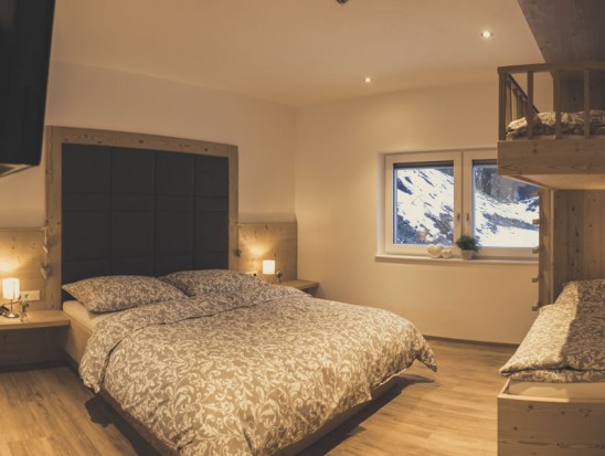 Doppelbett mit großem Stockbett im Haus Schlager in Annaberg