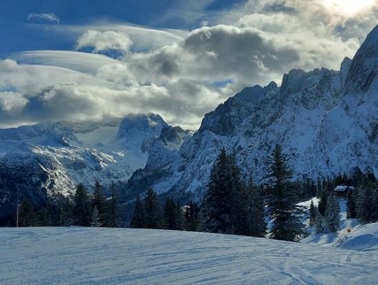 Außblick auf das Dachsteinmasiv in der Schiregion Dachstein-West